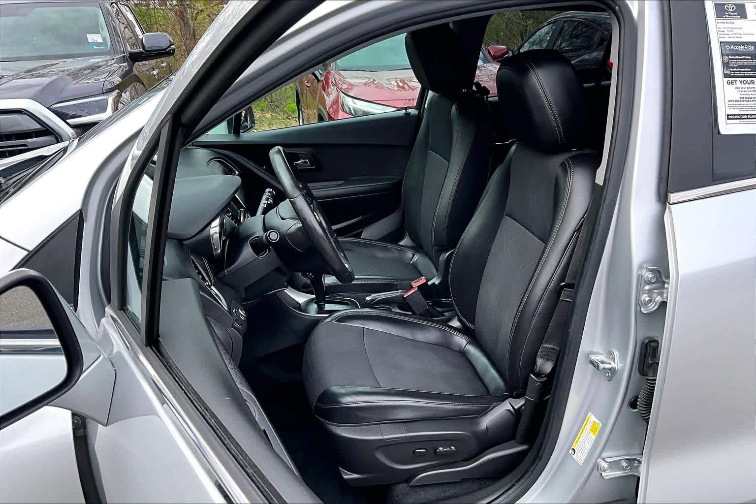 Used 2020 Chevrolet Trax LT w/ LT Convenience Package AWD/4WD image 9