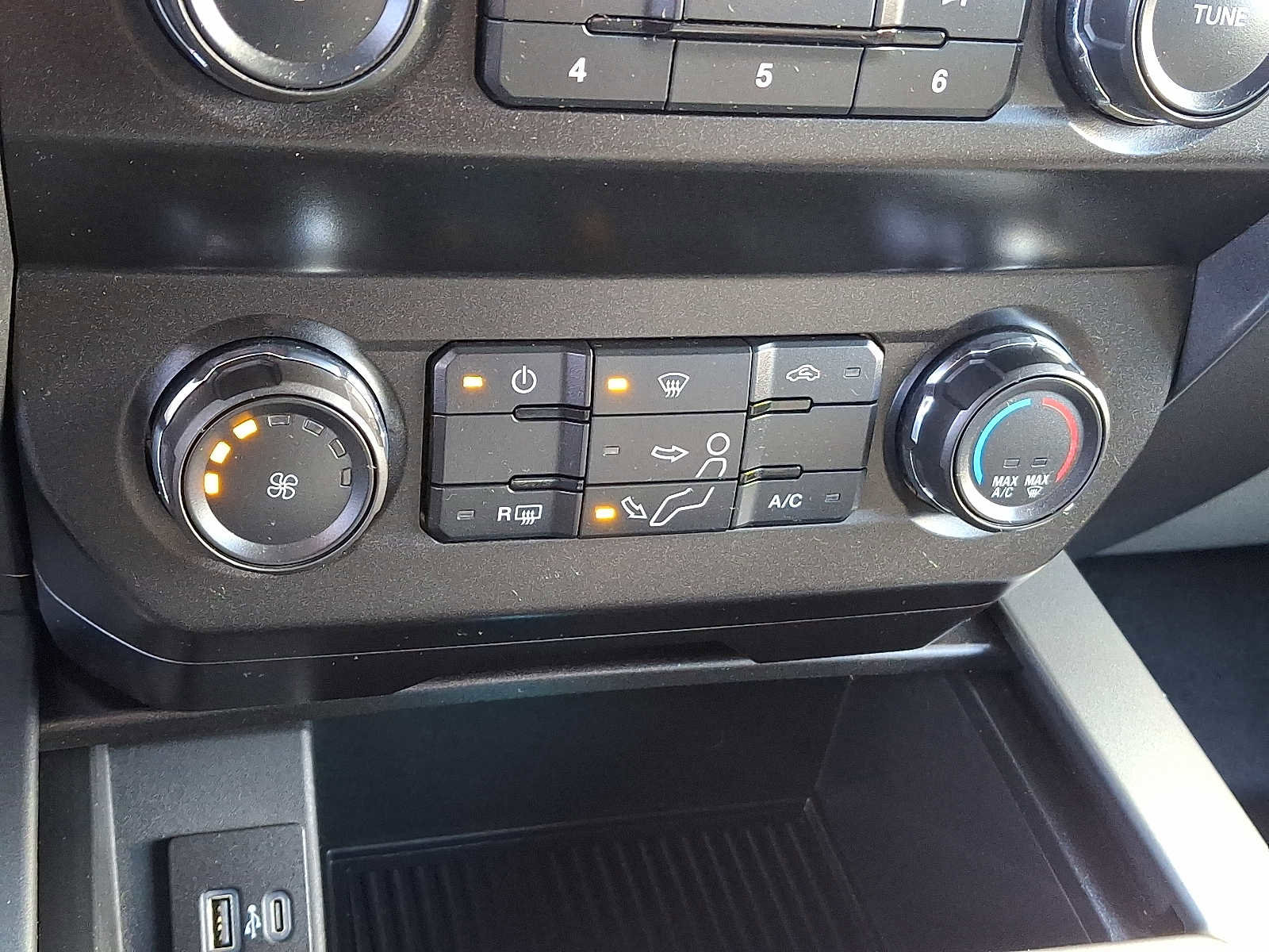 Certified 2022 Ford F350 XLT w/ Snow Plow Prep Package image 15