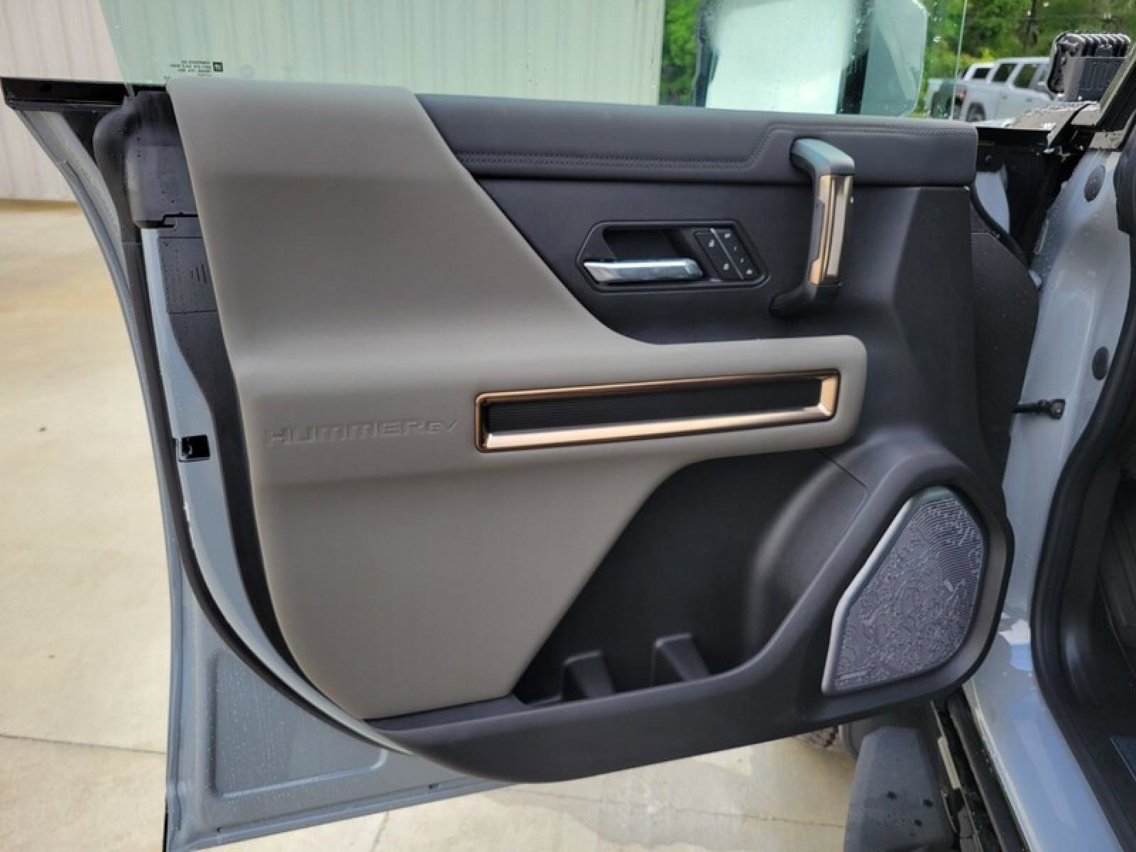 New 2025 GMC Hummer EV 2X w/ LPO, Illumination Package image 26