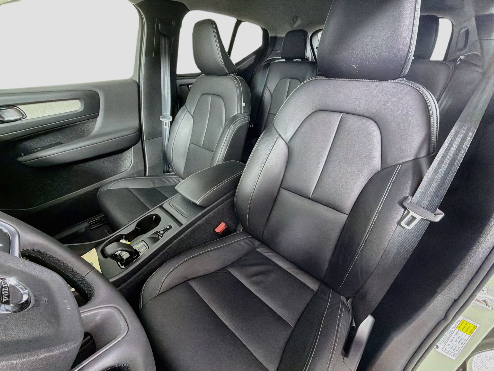 Certified 2024 Volvo XC40 B5 Core w/ Protection Package Premier AWD/4WD image 20