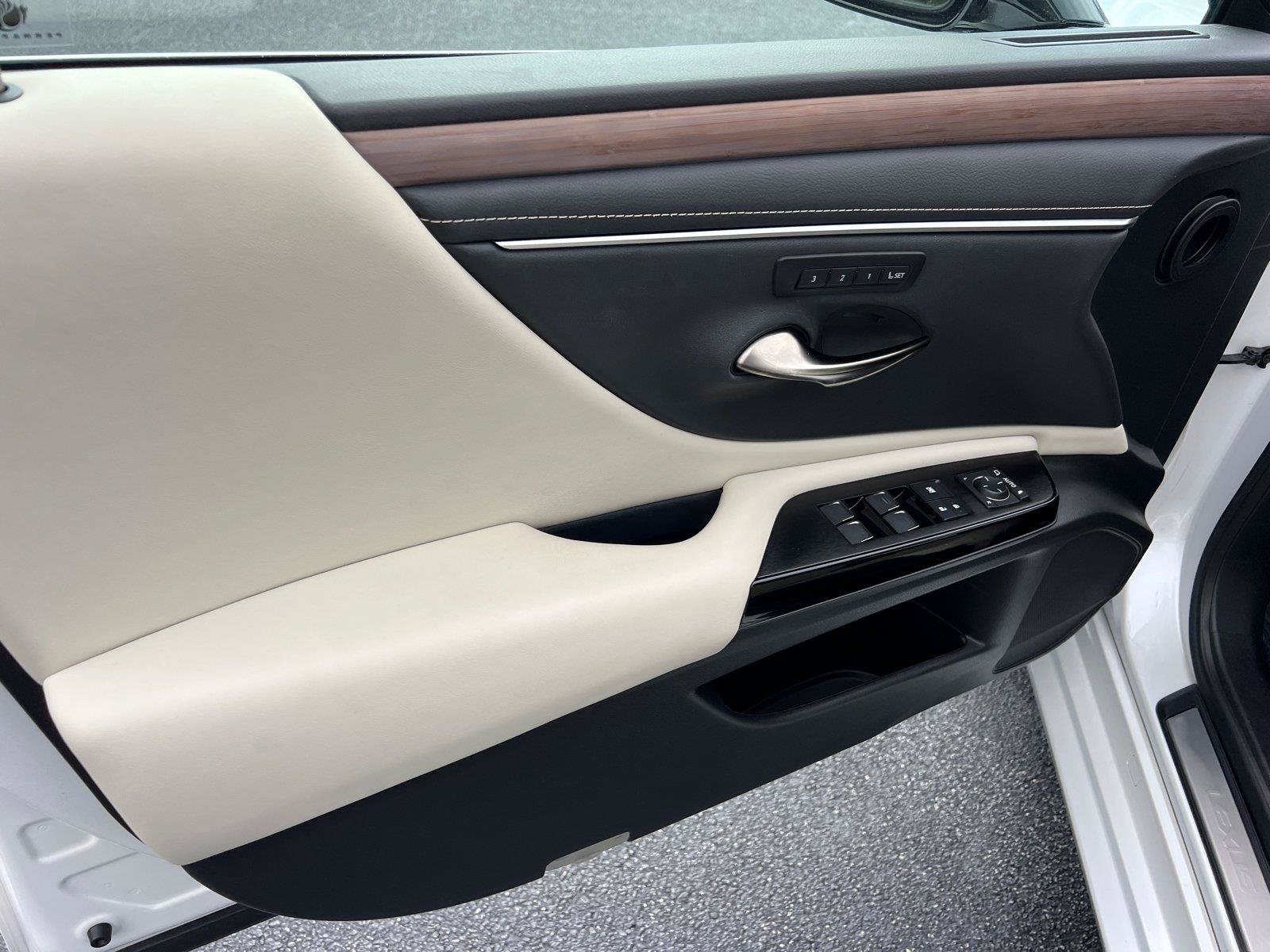 Certified 2024 Lexus ES 350 w/ Technology Package FWD image 10