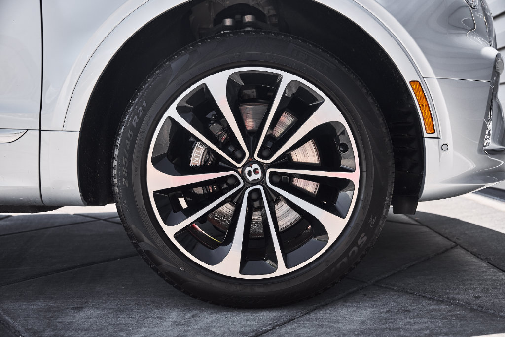 Used 2021 Bentley Bentayga AWD/4WD image 20