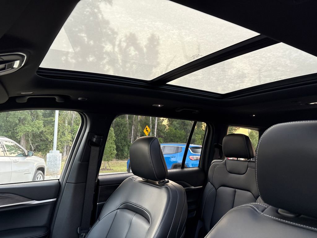 New 2025 Jeep Grand Cherokee L Limited w/ Black Appearance Package image 21