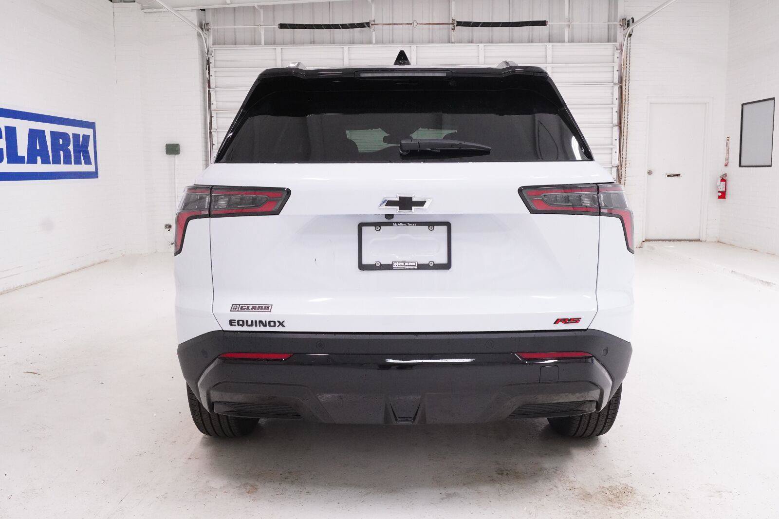 New 2027 Chevrolet Equinox RS w/ LPO, Floor Liner Package FWD image 30