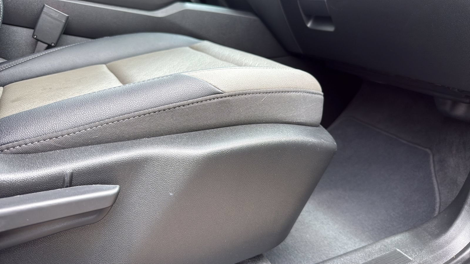 Used 2025 Chevrolet Equinox LT w/ Convenience Package II FWD image 22