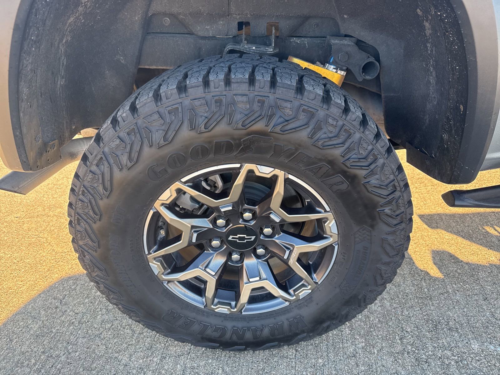 Used 2025 Chevrolet Colorado ZR2 w/ Technology Package image 9