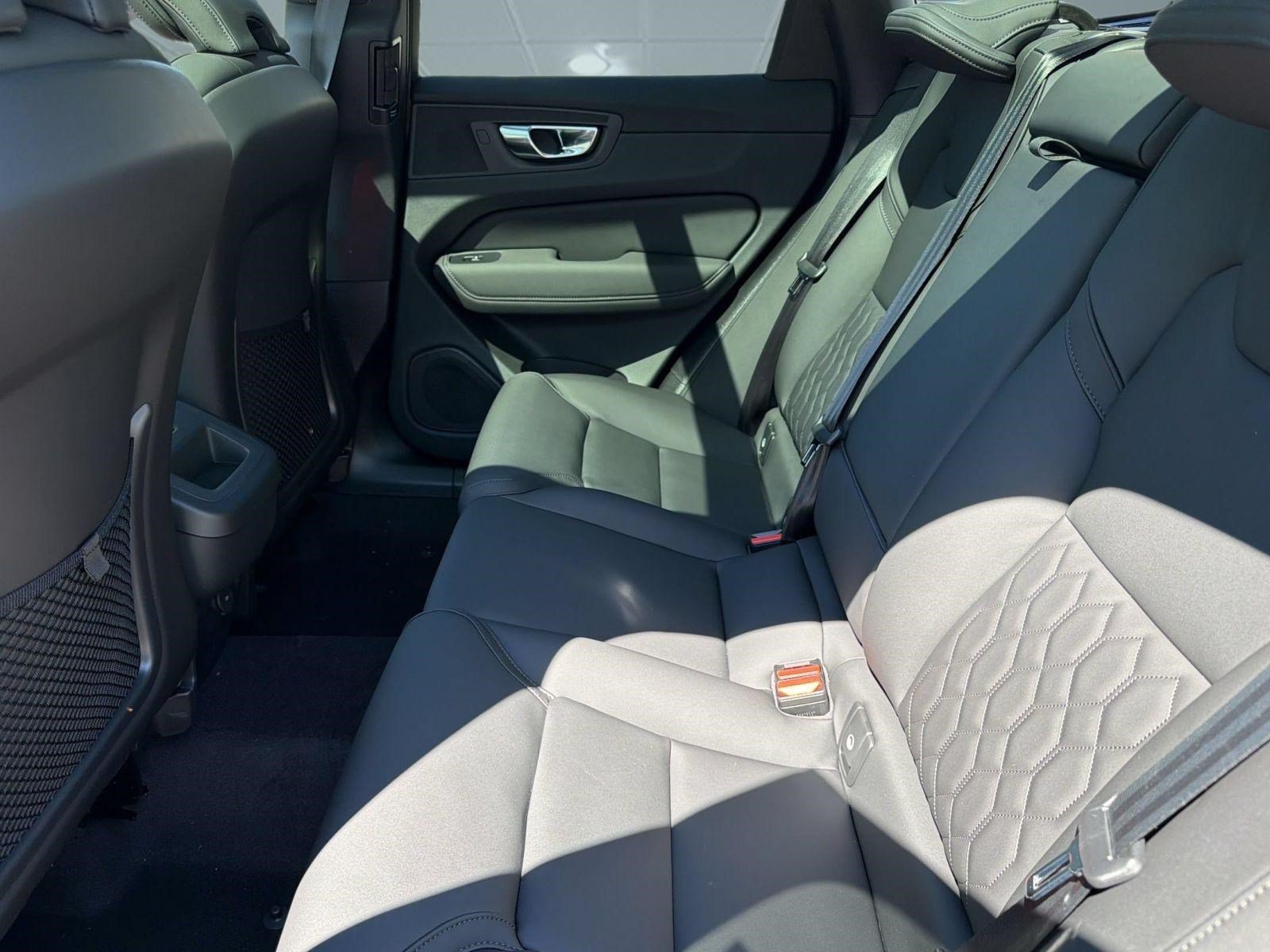 New 2027 Volvo XC60 B5 Plus AWD/4WD image 23