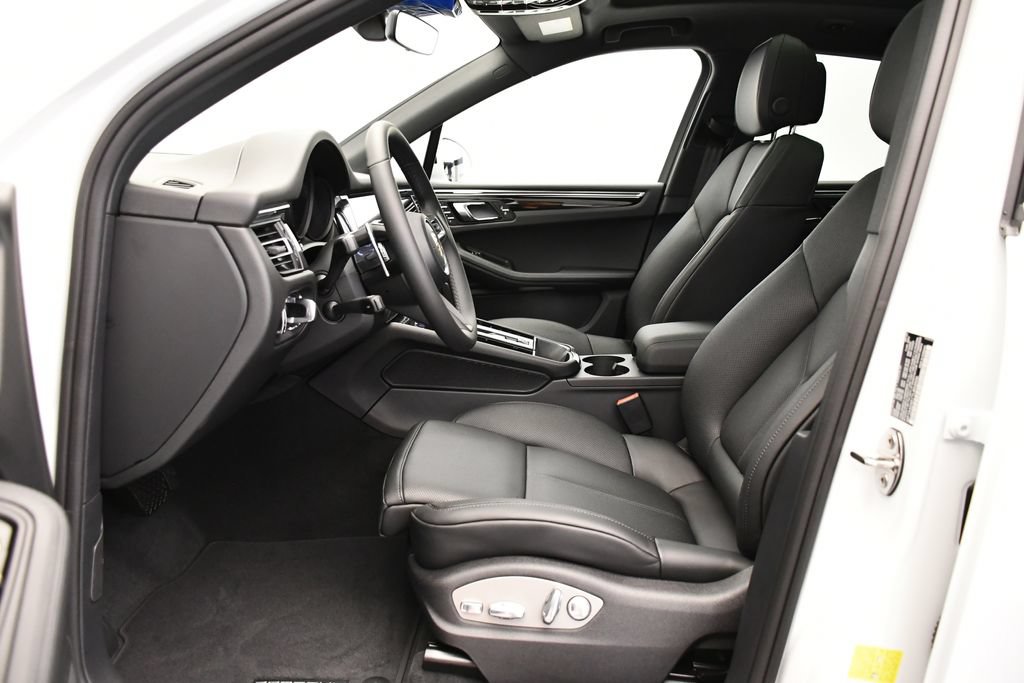 Certified 2026 Porsche Macan AWD/4WD image 40