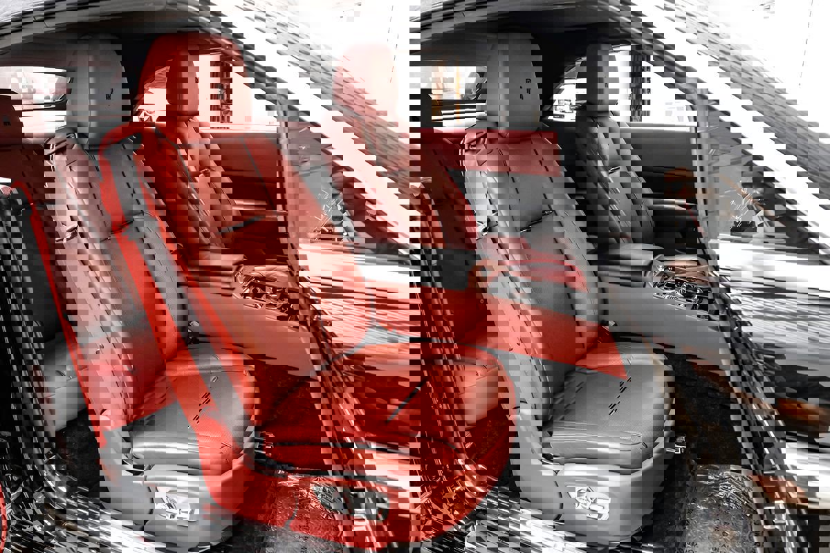 Used 2016 Rolls-Royce Dawn image 30