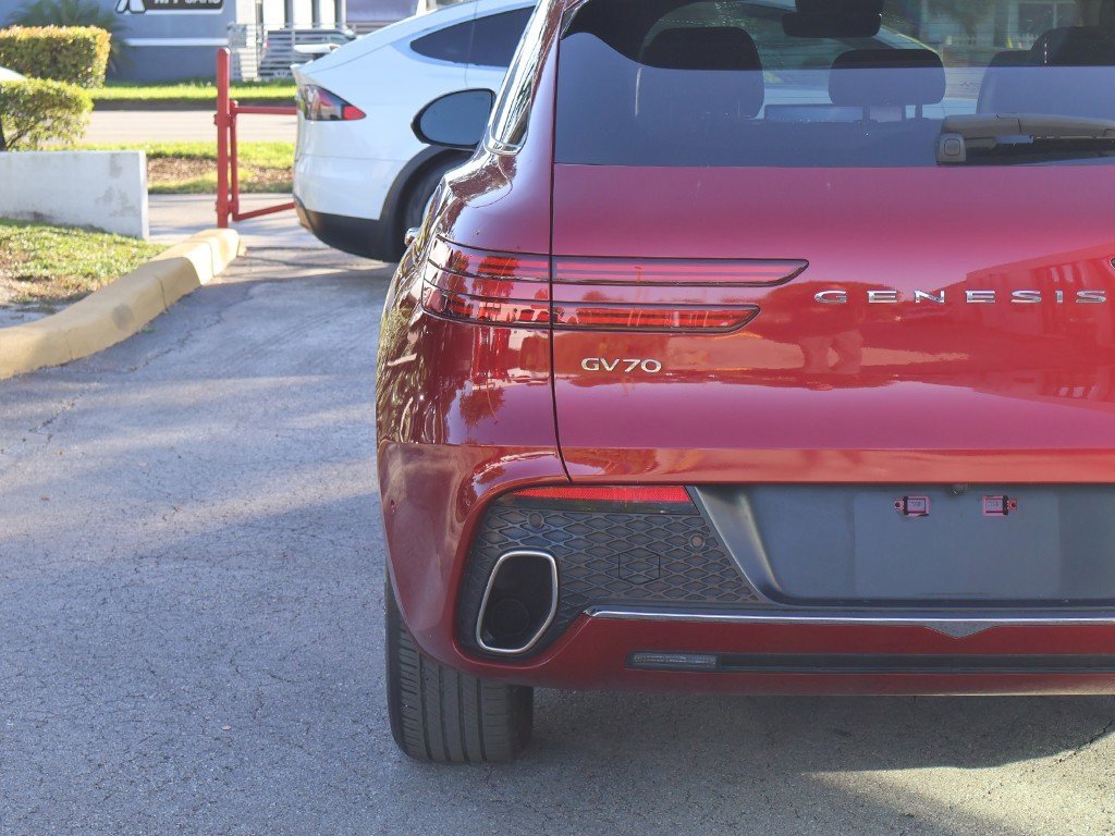 Used 2023 Genesis GV70 2.5T w/ Advanced Package image 18