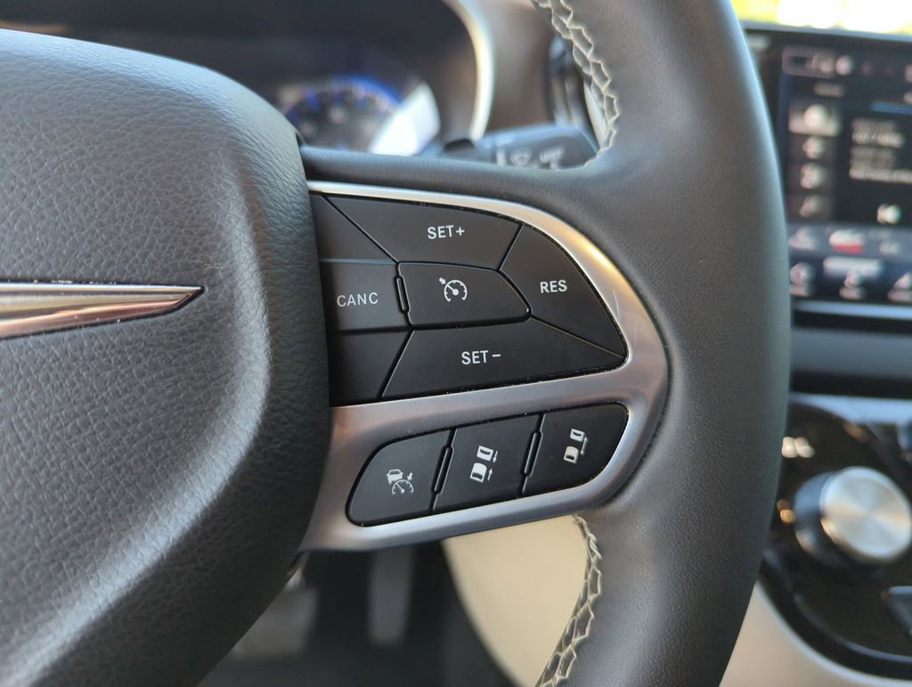 Used 2024 Chrysler Voyager LX image 38