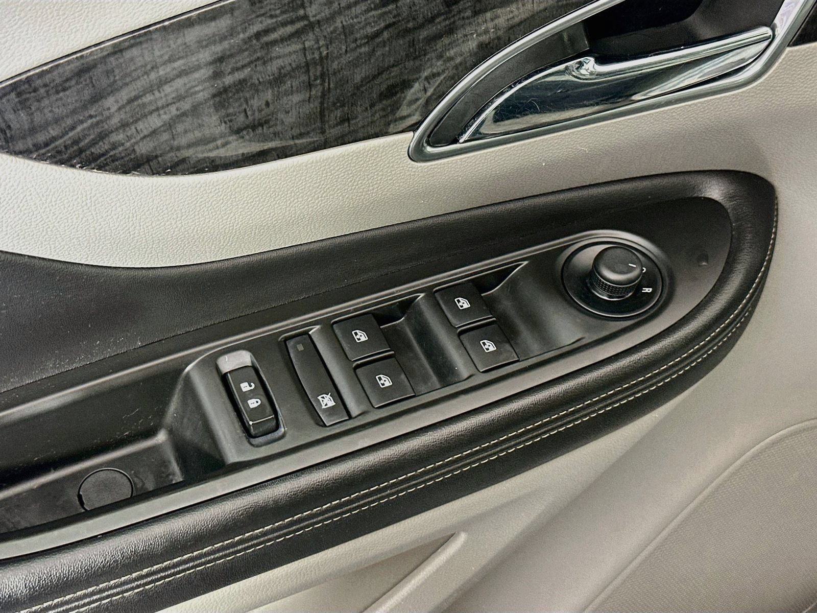 Used 2015 Buick Encore Leather FWD image 18