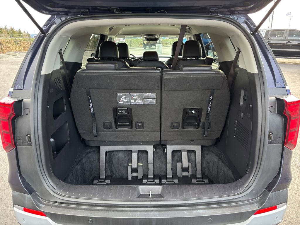 Used 2025 Kia Carnival FWD image 25