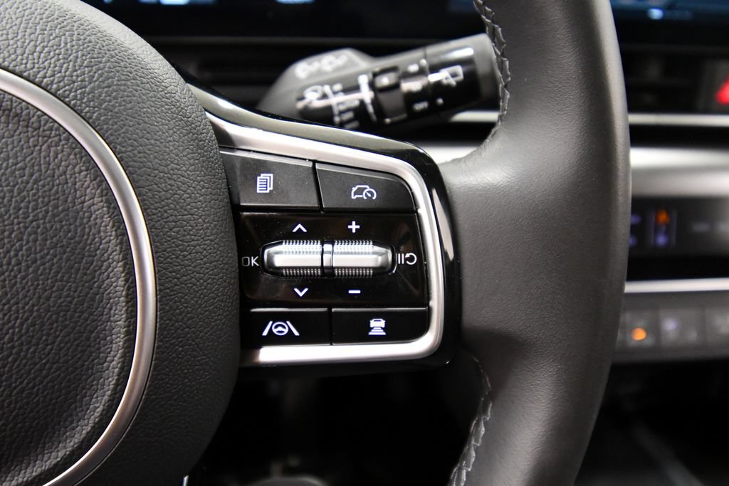 Certified 2026 Kia Carnival SX w/ SX Dark Edition Package FWD image 26