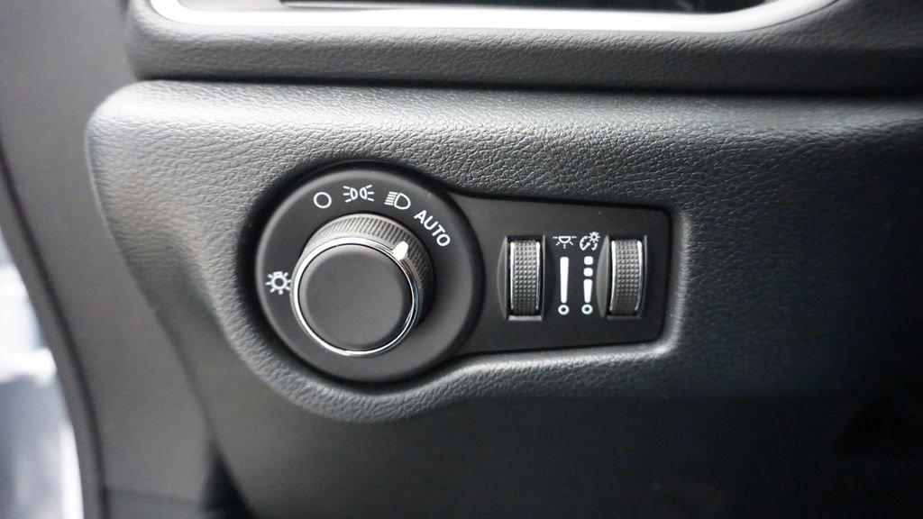 New 2026 Chrysler Voyager LX FWD image 31