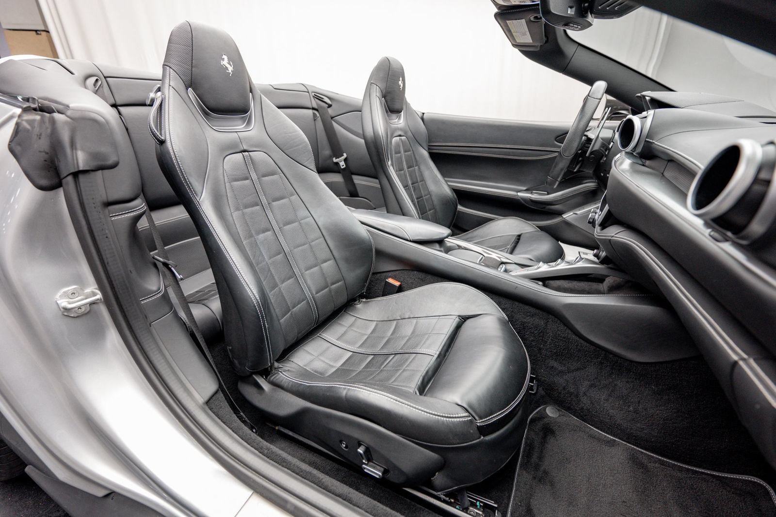 Used 2019 Ferrari Portofino RWD image 21