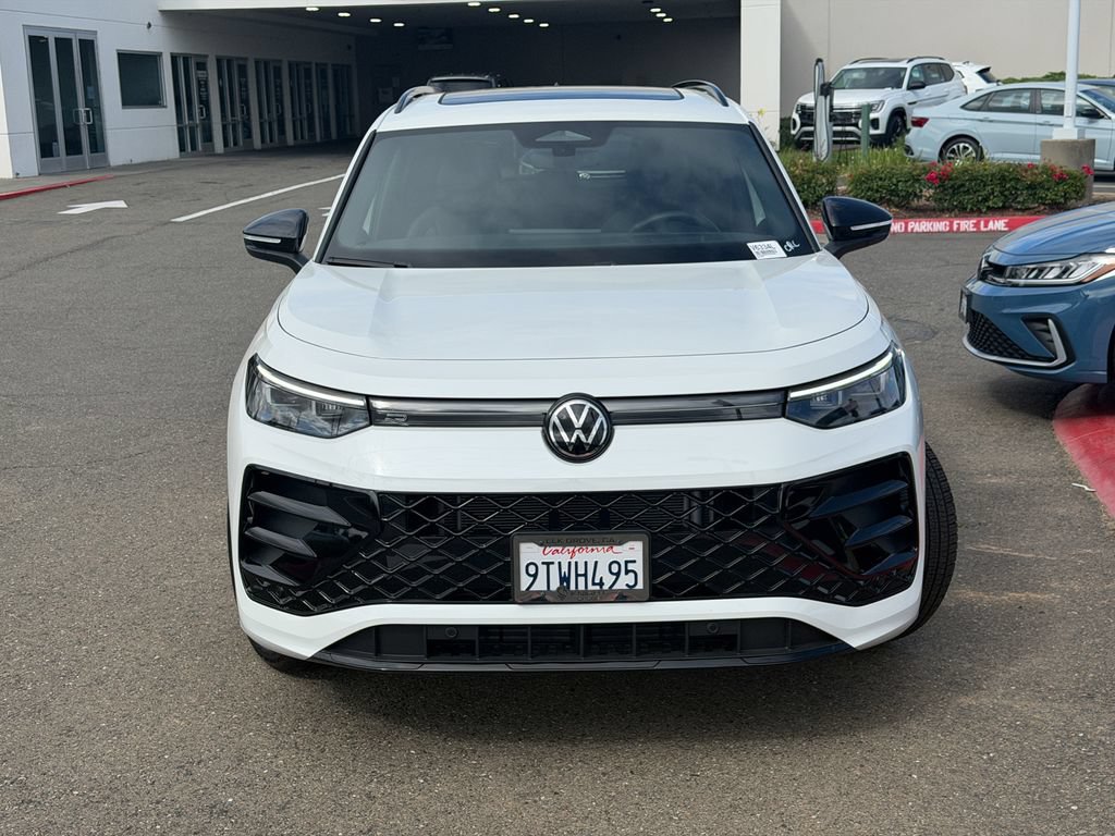 Certified 2026 Volkswagen Tiguan SE R-Line FWD image 4