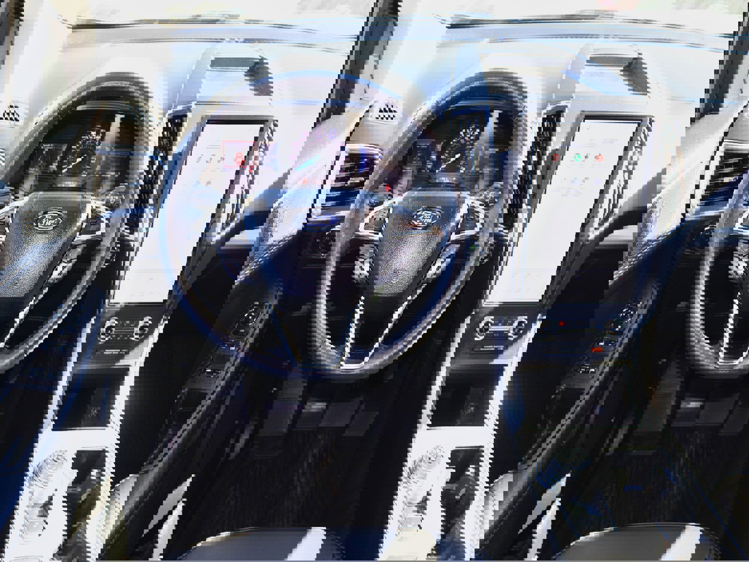 Used 2023 Ford Edge SEL w/ Convenience Package image 17