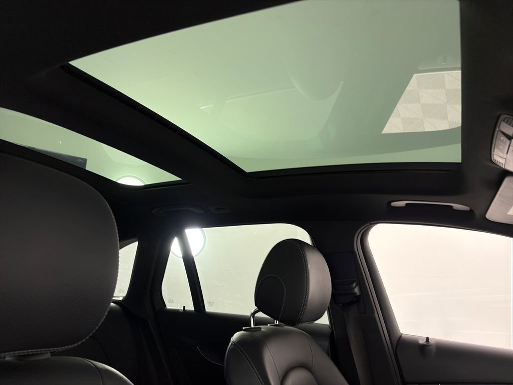 Used 2018 Mercedes-Benz GLC 300 4MATIC image 32