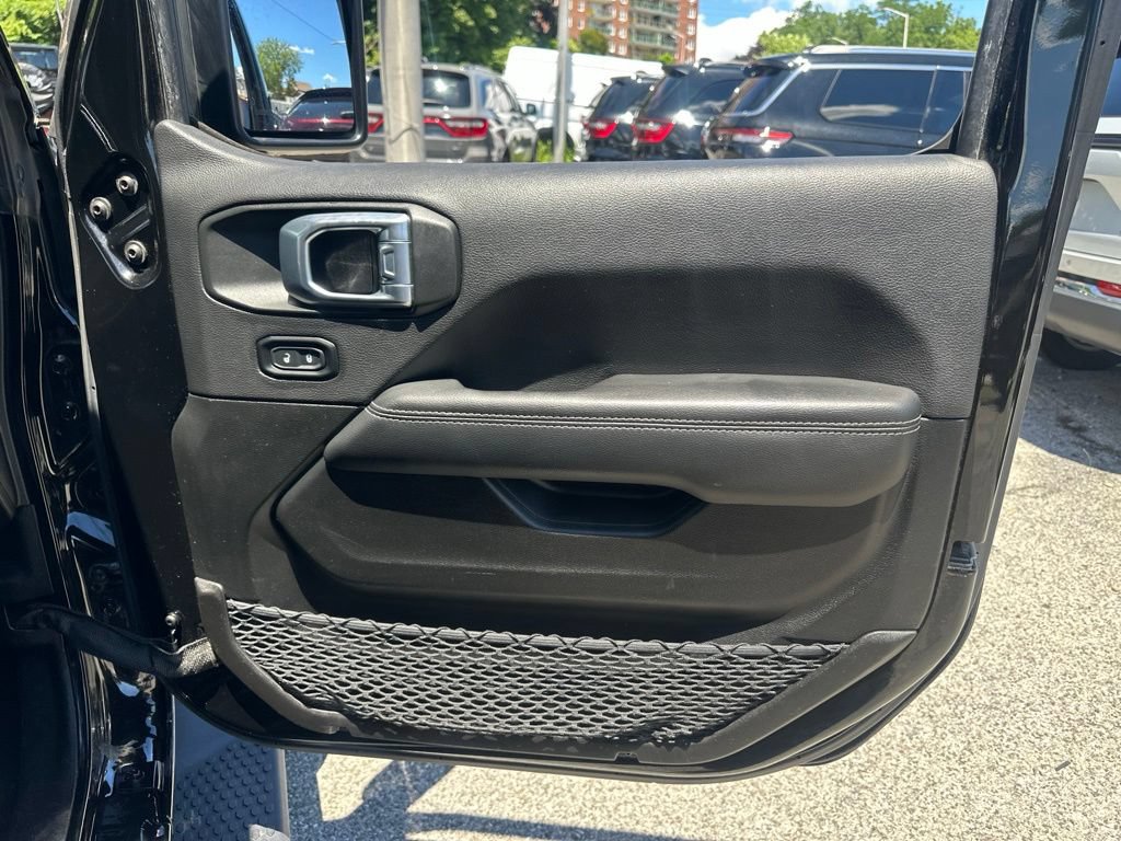 Used 2022 Jeep Wrangler Unlimited Sahara w/ Cold Weather Group AWD/4WD image 17
