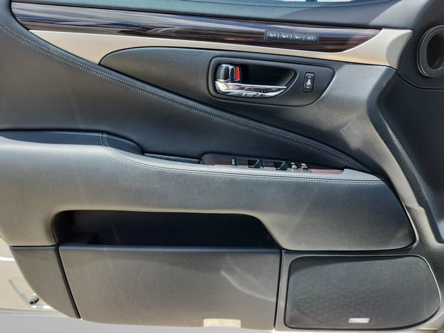 Used 2015 Lexus LS 460 w/ Comfort Package RWD image 31