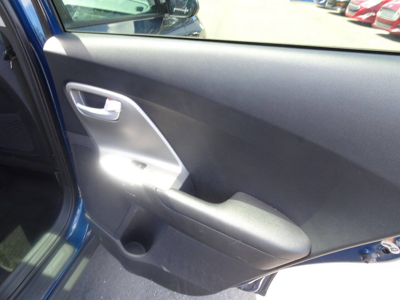 Used 2017 Kia Niro LX image 16