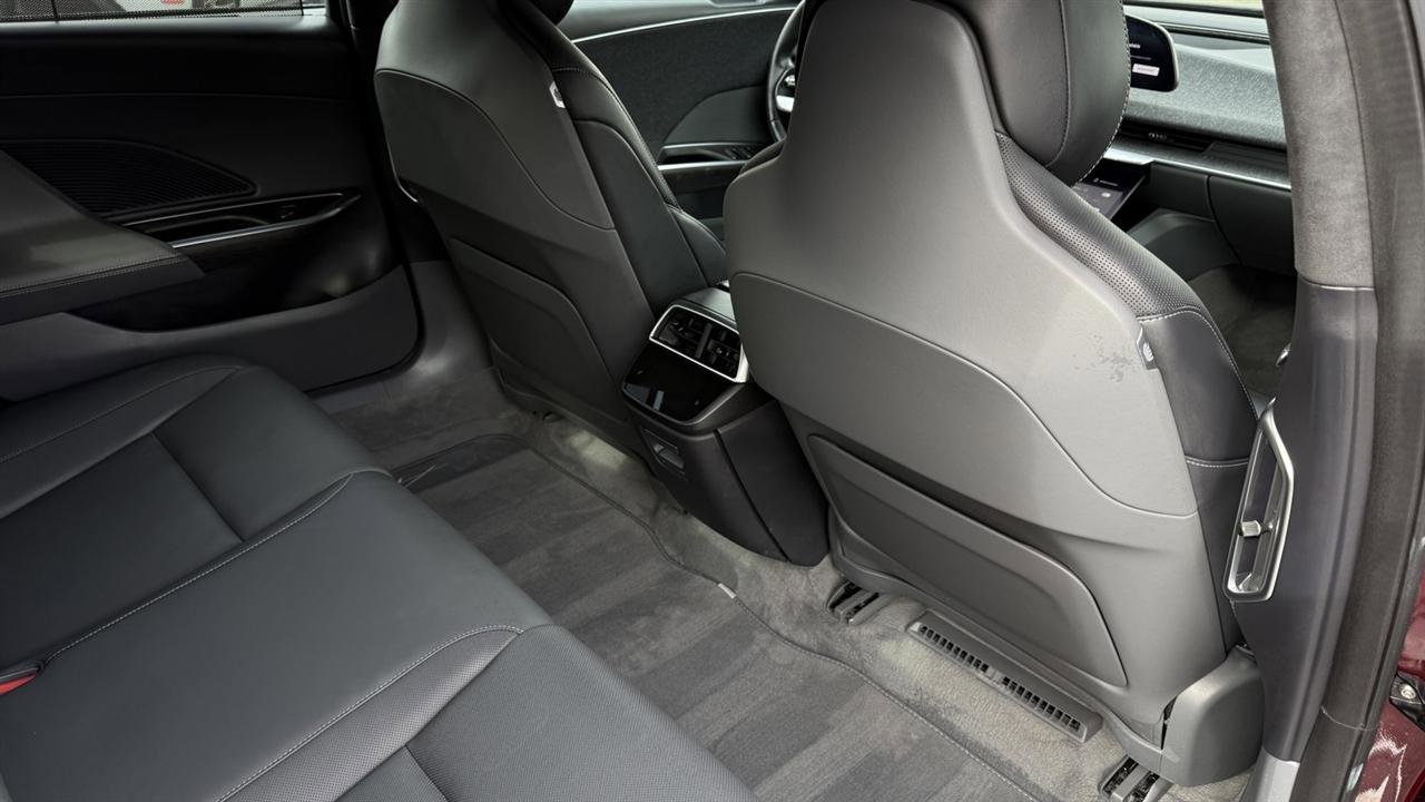 Used 2024 Lucid Air Touring image 37