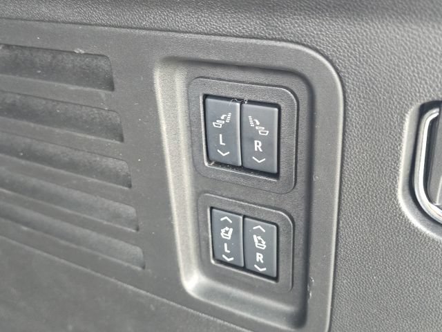 Used 2025 Chevrolet Traverse RS w/ LPO, Floor Liner Package FWD image 13