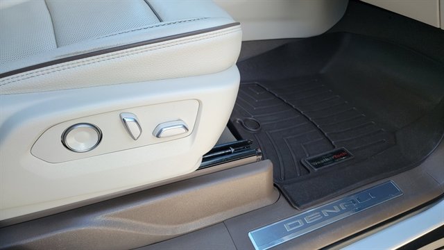 Used 2021 GMC Yukon XL Denali w/ Denali Premium Package image 47
