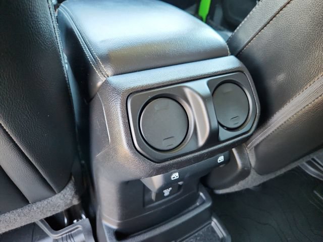 Used 2018 Jeep Wrangler Unlimited Sahara AWD/4WD image 16