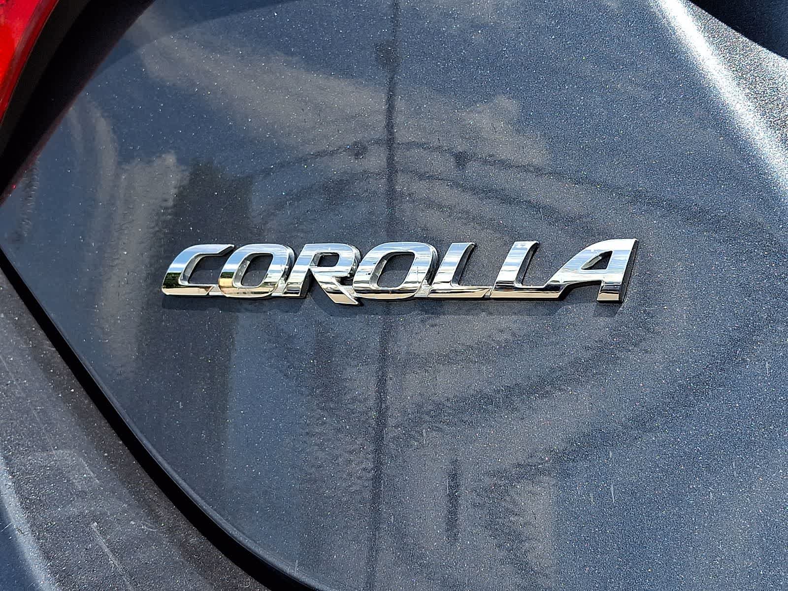 Certified 2018 Toyota Corolla LE FWD image 31