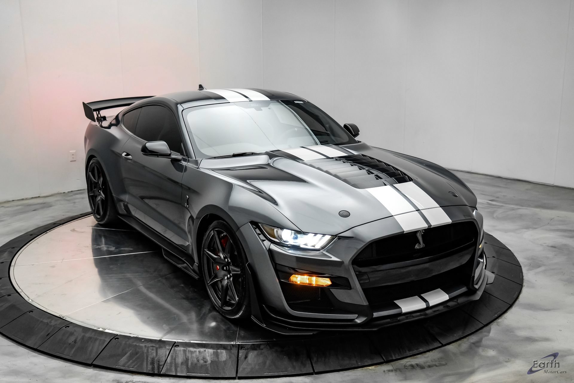 Used 2021 Ford Mustang Shelby GT500 w/ Carbon Fiber Track Pack RWD image 30