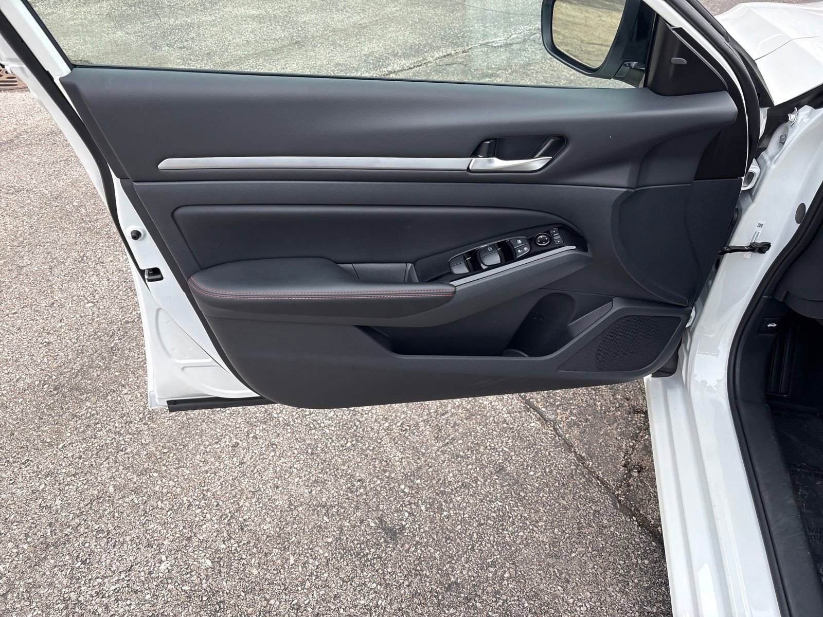 Used 2025 Nissan Altima 2.5 SR image 10