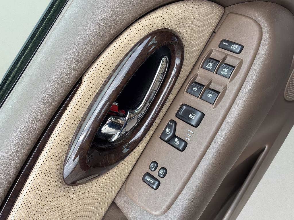 Used 2007 Buick Rainier CXL image 35
