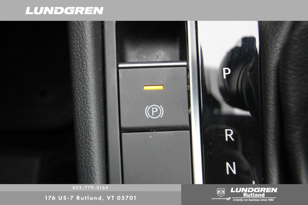 Used 2020 Volkswagen Jetta SEL Premium image 31