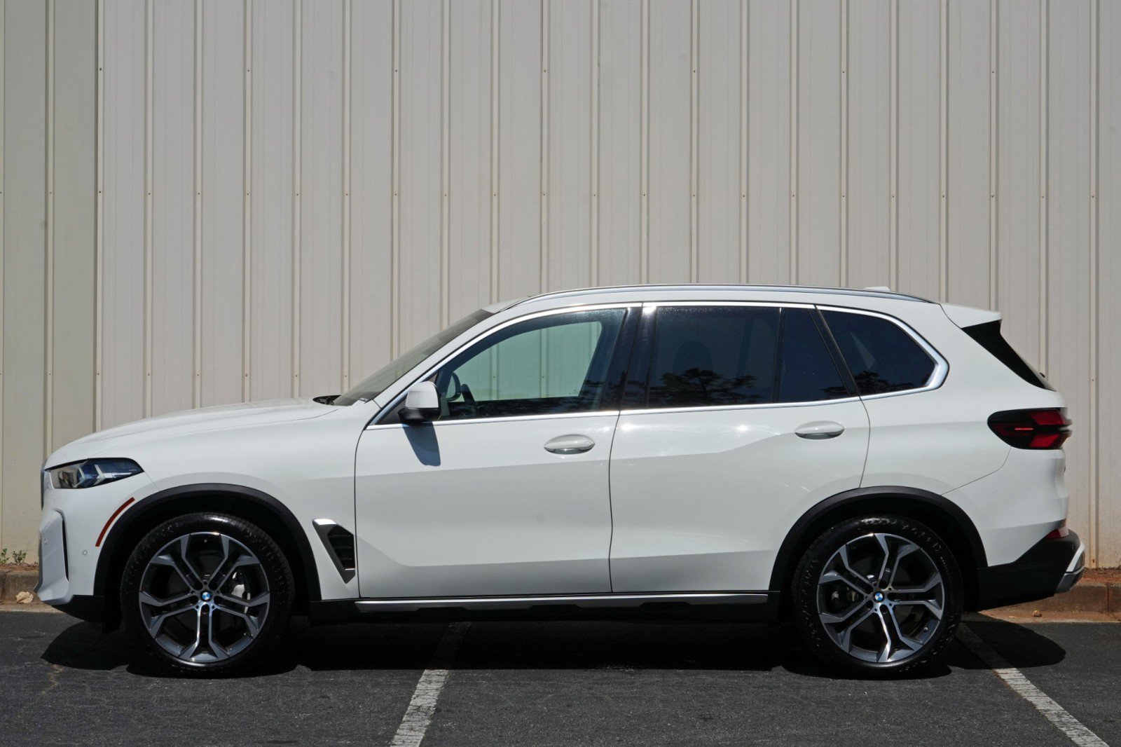 Used 2024 BMW X5 xDrive40i w/ Parking Assistance Package AWD/4WD image 58
