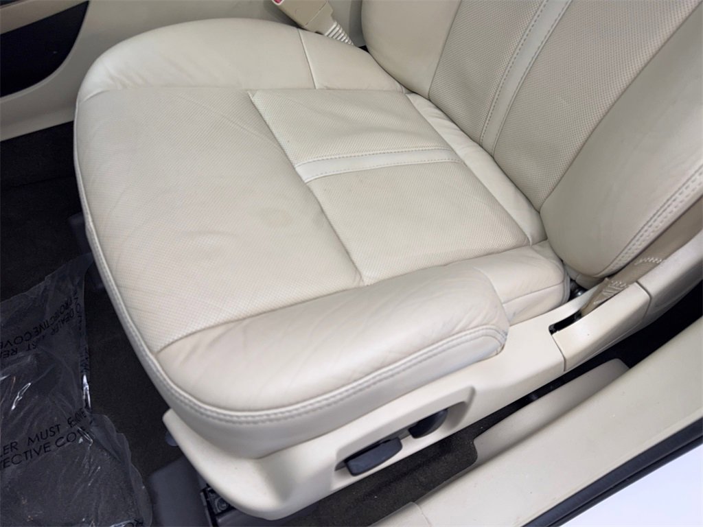 Used 2019 Lincoln MKT AWD image 28