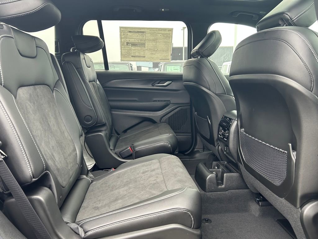 New 2025 Jeep Grand Cherokee L Altitude image 24