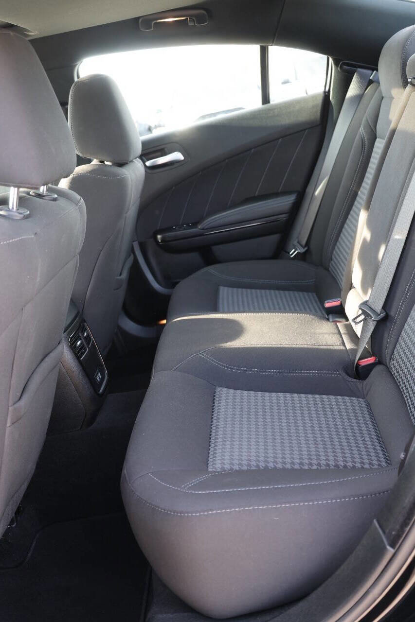 Used 2022 Dodge Charger SXT w/ Blacktop Package image 17