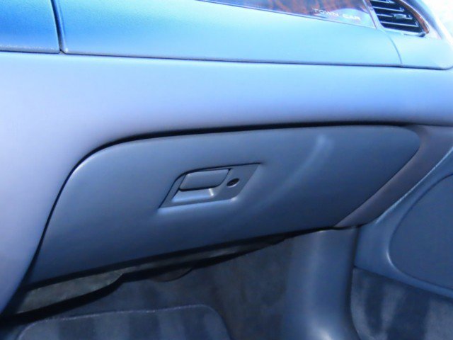 Used 2000 Lincoln Town Car Signature image 28