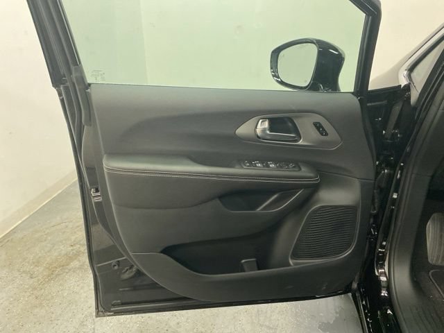 New 2027 Chrysler Pacifica Select FWD image 21