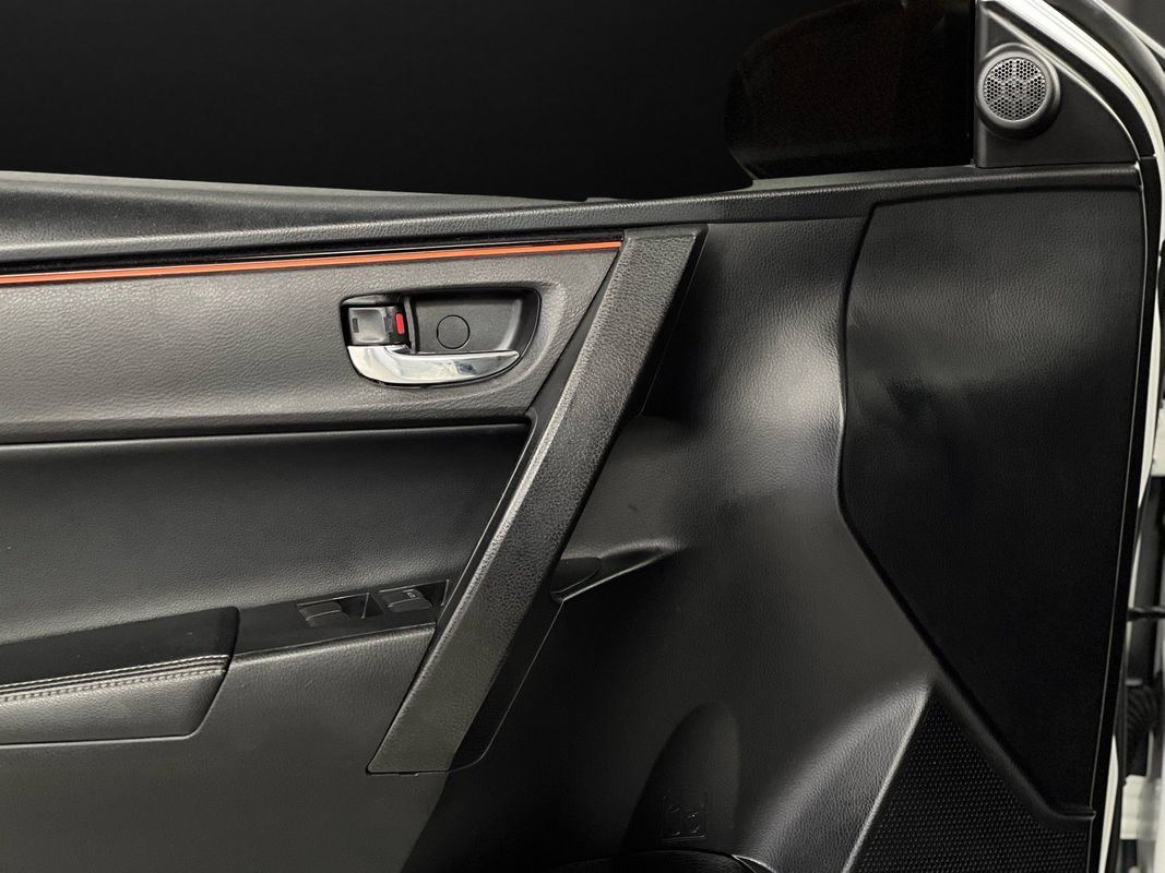 Used 2018 Toyota Corolla SE FWD image 23