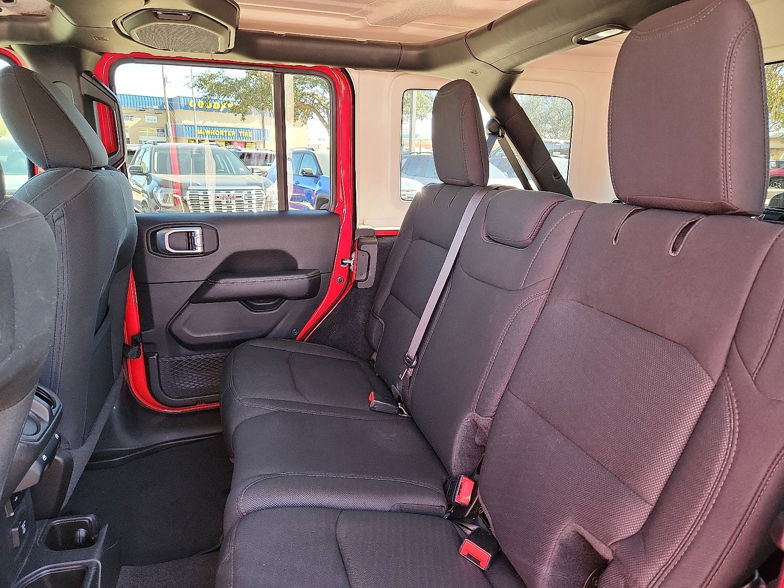 Used 2020 Jeep Wrangler Unlimited Sahara image 10