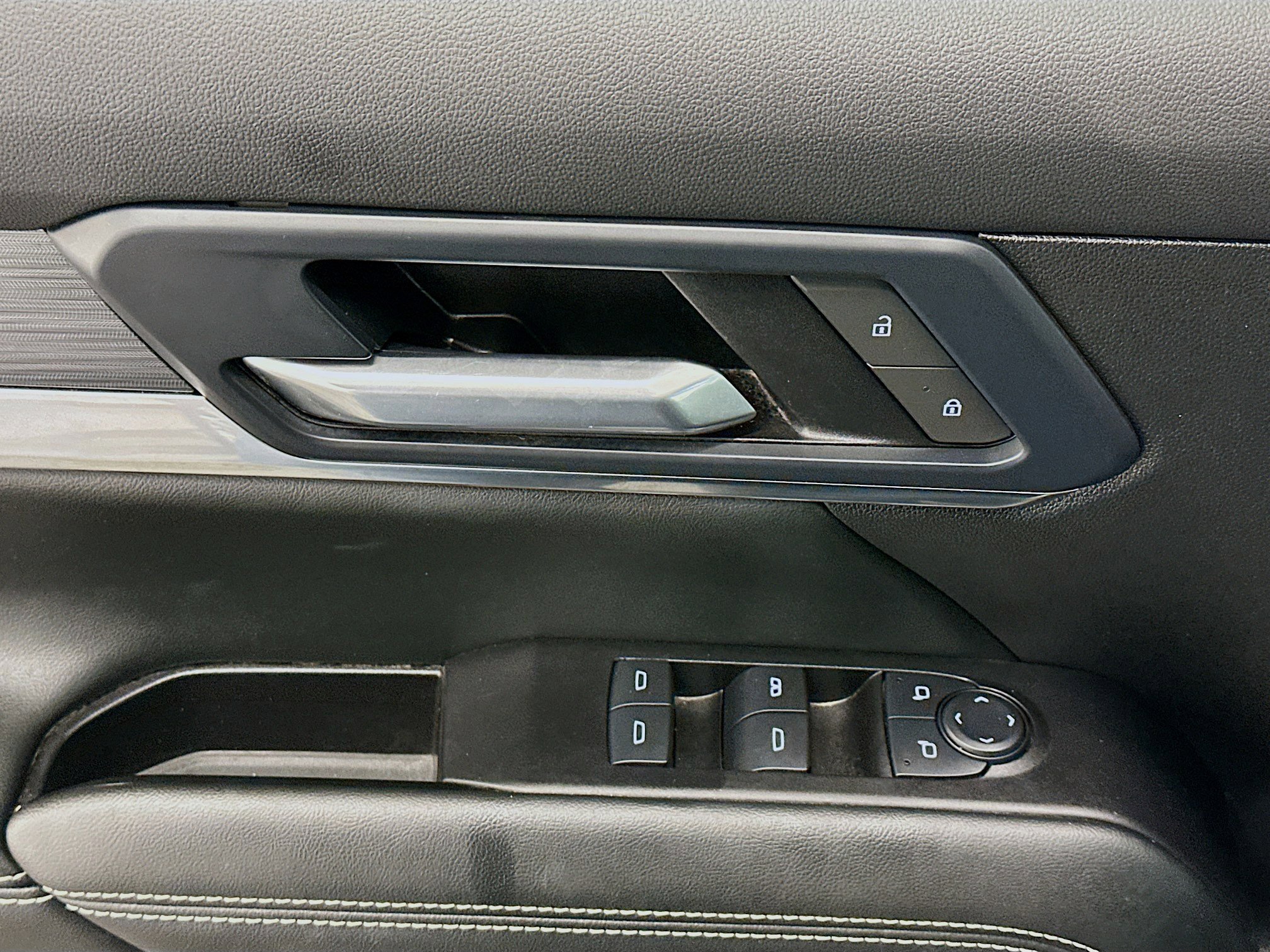 Used 2025 GMC Terrain Elevation image 15