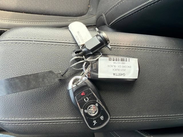 Used 2021 Buick Encore GX Select w/ LPO, Active Lifestyle Package AWD/4WD image 27