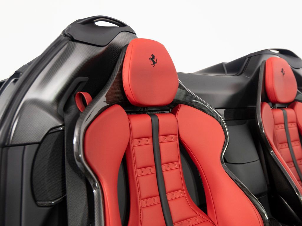 Used 2024 Ferrari SF90 Spider image 33