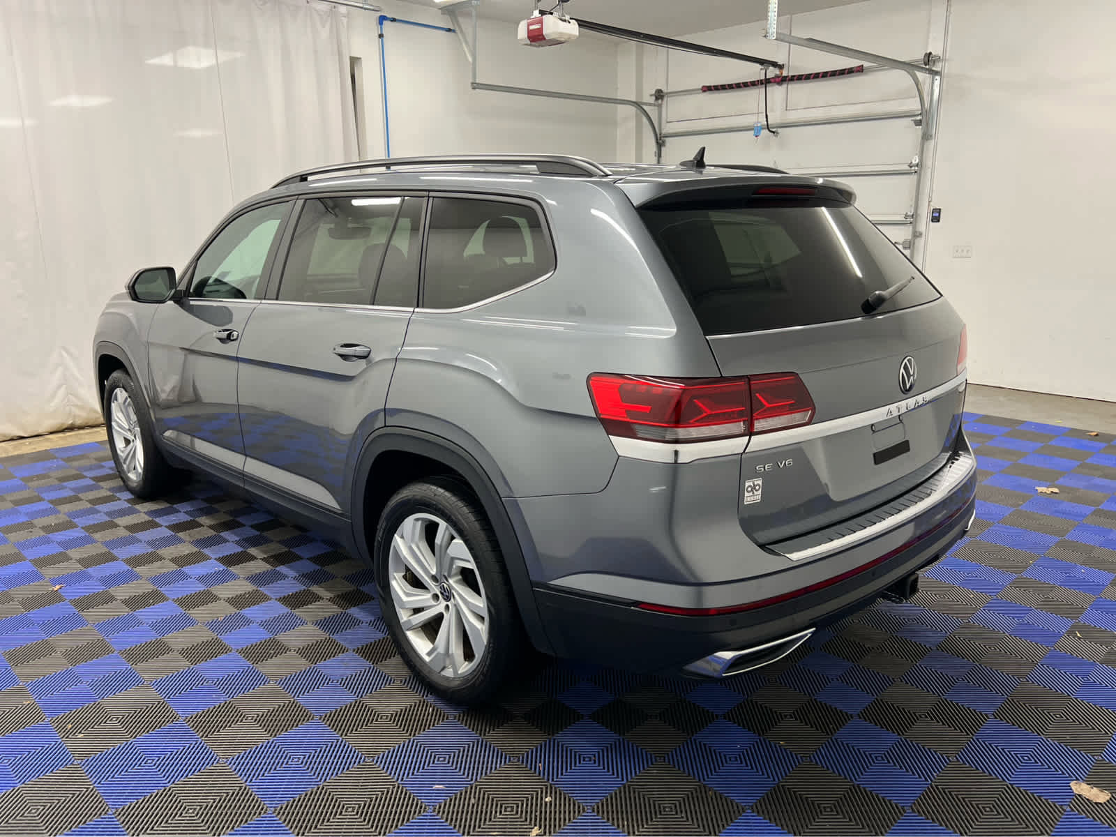 Used 2021 Volkswagen Atlas SE w/ Towing Package image 4