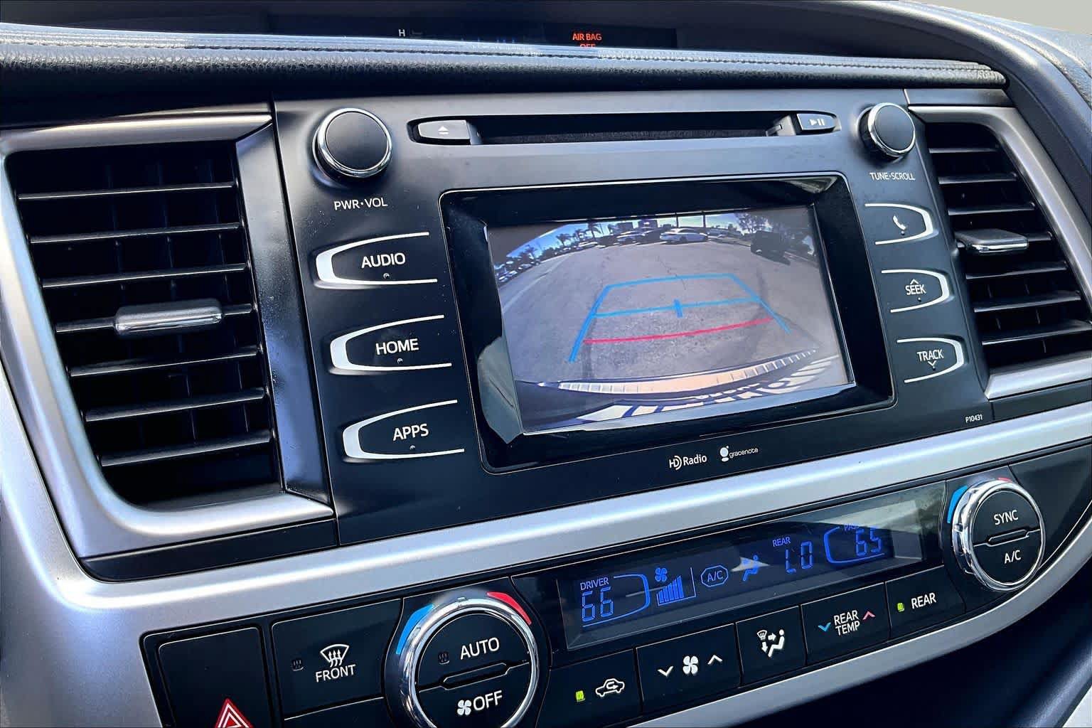 Used 2015 Toyota Highlander Plus FWD image 25