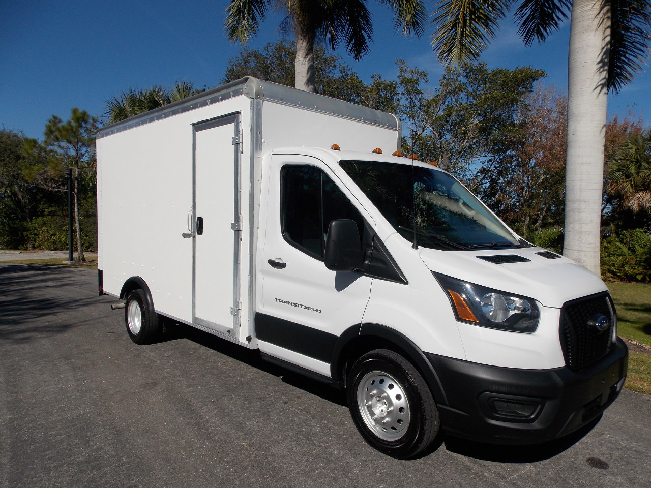 Used 2022 Ford Transit 350 DRW RWD image 1