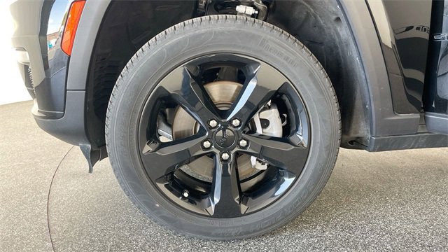 Used 2023 Jeep Grand Cherokee L Limited w/ Black Appearance Package image 47